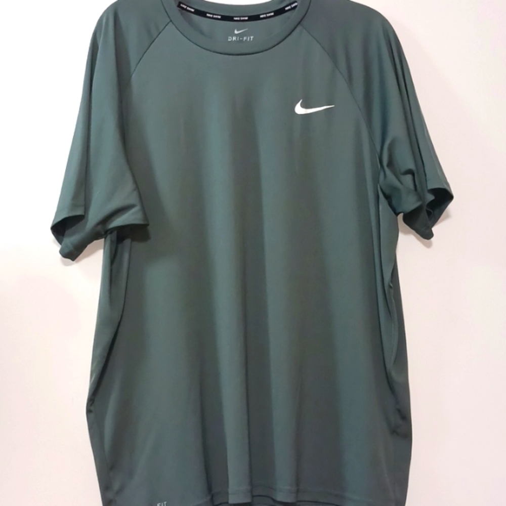 Nike Swim men's XXL UPF 40 Gray short sleeve pre-owned good condition